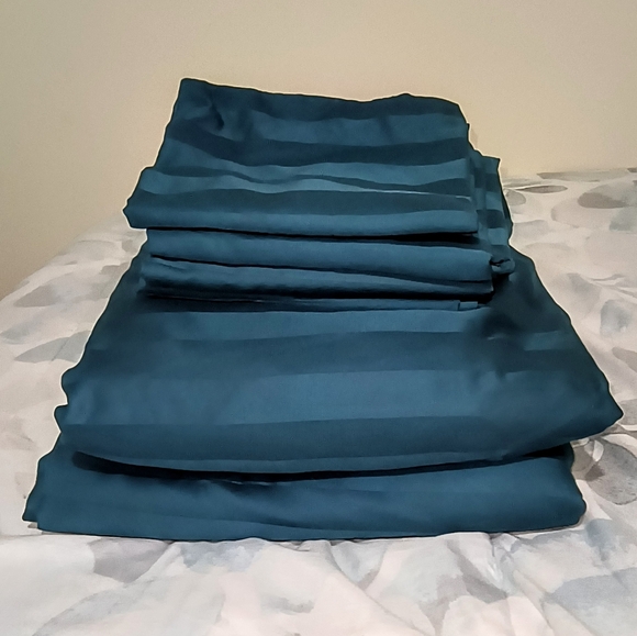 Queen London Luxury sheets - Picture 2 of 4